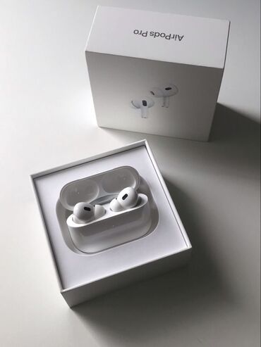 Наушники: AirPods Pro 2/Люкс копия,качество отличное,заряда хватит на целый