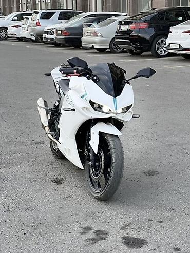 бир: Спортбайк Ducati, 400 куб. см, Бензин, Чоңдор үчүн, Колдонулган — 2
