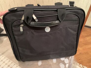 Noutbuklar üçün örtük və çantalar: Notebook çantası. 30-40 sm. 10azn
