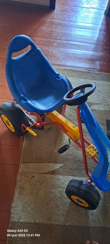 uşaq ucun oyuncaq: GToys 88 Speedcar markalı uşaq pedallı kartinq. Mavi oturacağı və