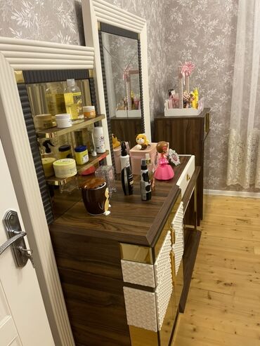 Divan və masa dəstləri: İşlənmiş, Künc divan, Qonaq otağı üçün, Açılmayan — 17