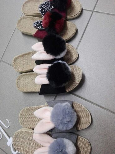 ugg čizme broj 42: Fashion slippers