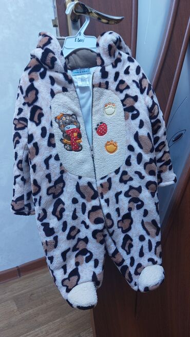 леопардовые вещи: Теплый комбинезон для малыша с капюшоном 2 штуки, размер 6 и выше