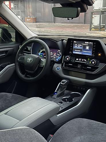 сиденья от мазды: Toyota Highlander: 2021 г., 2.5 л, Вариатор, Гибрид, Кроссовер — 9