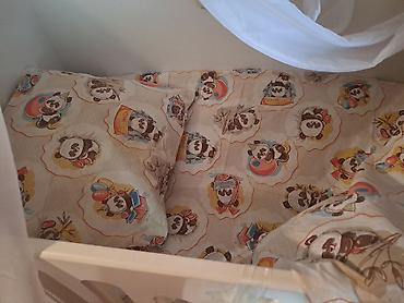 deve yunundan yorgan: Uşaq beşiyi – komod və çekmecəli kombi model - Material: ağ və ağac — 6