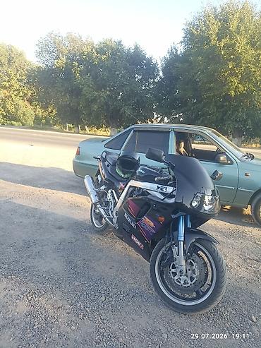 gsx r1000: Спортивный мотоцикл Suzuki GSX‑R (серия ранних поколений) в — 1