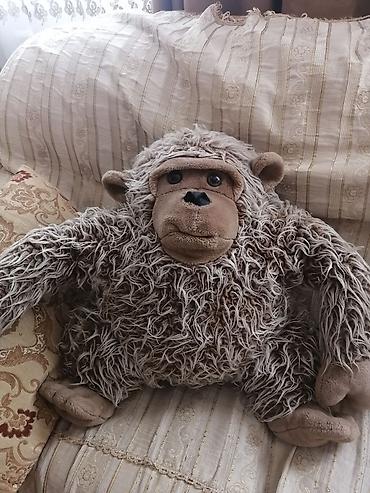 toy gulləri: Çox təbii görsənən yumşaq meymun,divana oturdub uzananda balış kimi də — 2