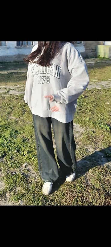 kişi svitşotları: Ici qalindi yaxasi rubaska kimidi — 1