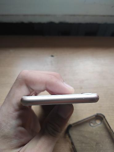 Apple iPhone: IPhone 8, Б/у, 64 ГБ, Белый, Чехол, 72 % — 9