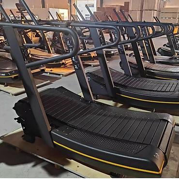 Беговые дорожки: Механическая беговая дорожка безмоторная (криволинейная, curved — 9