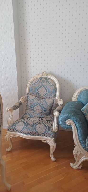 Masa və oturacaq dəstləri: Qonaq otağı üçün, İşlənmiş, Dördbucaq masa — 12