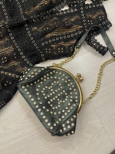 Ziyafət donları: Vılur ustunde biserli paltar zaradan alınıb,sumka tezedi — 10