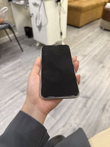 Apple iPhone: IPhone 11, 64 GB, Ağ, Face ID