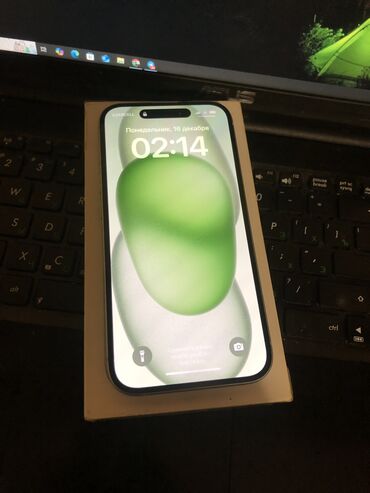 Apple iPhone: IPhone 15, 256 GB, Alpine Green, Simsiz şarj, Face ID