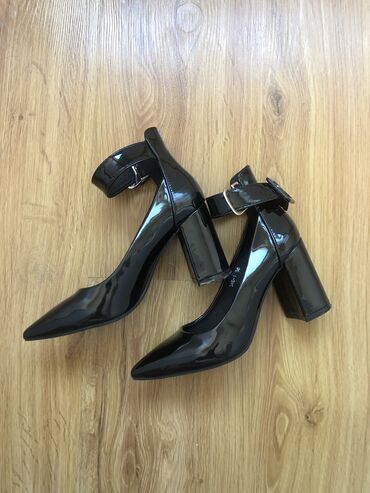 черные классические лакированные туфли: Туфли Maria Moro, 36, цвет - Черный
