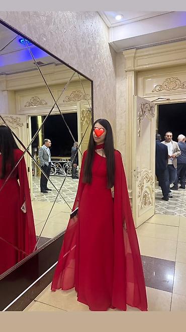 kapişon: Qırmızı gecə/libas – zərif şifon, uzun model - Rəng: dərin qırmızı - — 2