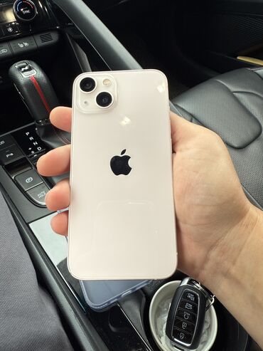 Apple iPhone: IPhone 13, Б/у, 128 ГБ, Белый, Зарядное устройство, Защитное стекло, Чехол, 87 %