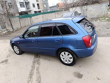 Mazda: Mazda 323: 2002 г., 1.6 л, Механика, Бензин, Хэтчбэк — 3