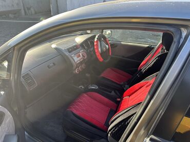 Honda: Honda Fit: 2005 г., 1.3 л, Вариатор, Бензин, Хэтчбэк — 6