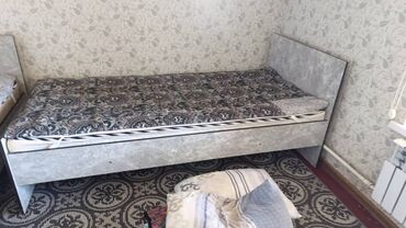кровать 2х ярусная: Односпальная кровать с прочным корпусом, идеально подходящая для