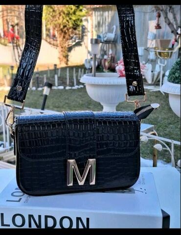 Torbe: Elegantna torbica, Moschino, Materijal: Veštačka koža — 1