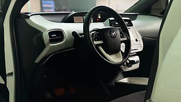 byd e2 запчасть: Toyota Prius: 2017 г., 1.8 л, Вариатор, Гибрид, Седан — 7