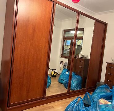 Dolab tecili evden cıxmalıdır. 250azn. ölcü 3/240sm. ideal