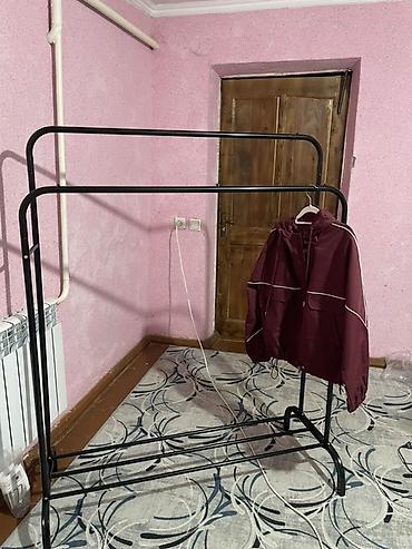 Вешалки: Напольная вешалка-стойка для одежды с двумя перекладинами. - — 2
