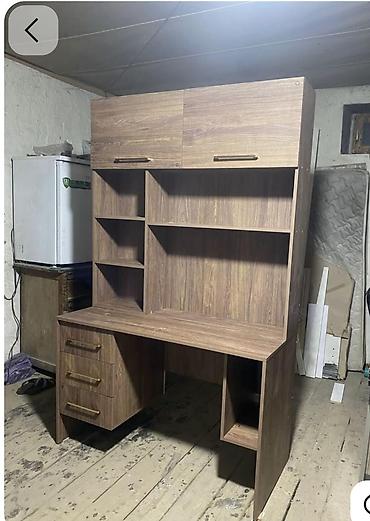 taxt 2 ci el: Düz masa, Polkalı, Siyirməli, Teksturalı laminat, Zəmanətsiz — 1
