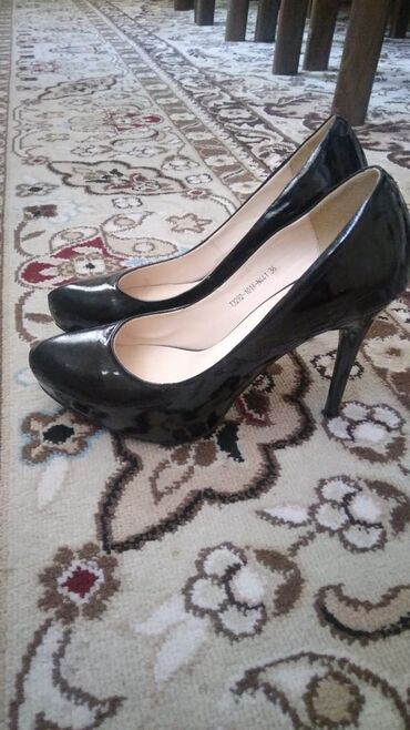 черные классические лакированные туфли: Туфли 36, цвет - Черный