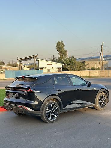 7 местка: Changan : 2024 г., 1.5 л, Автомат, Электромобиль, Кроссовер — 1