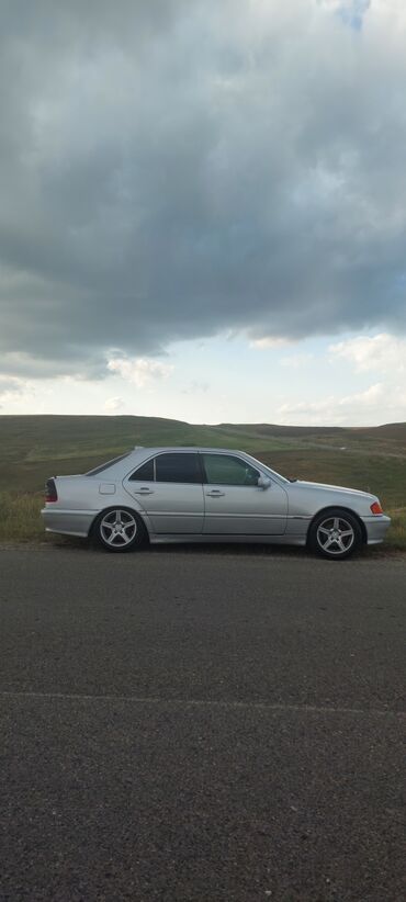 xacmaz heyet evleri: Mercedes-Benz C-Sinfi sedan (W202) – gümüşü rəng. - Kuzov: 4 qapılı