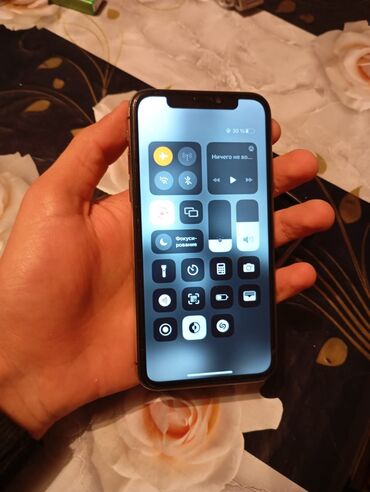 Apple iPhone: IPhone X, 64 GB, Qara