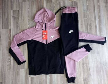 Komplet trenerke: Nike komplet trenerke za decake i devojcice :)
Velicine 8 10 12 14 — 6