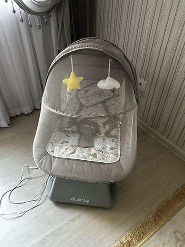 Детские шезлонги: Детское электронное кресло-качалка Coolbaby с защитной москитной — 1
