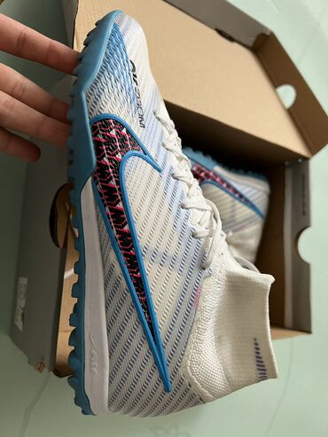 обувь для футбола: Футбольные сороконожки NIKE air Zoom, 40 размер. Кроссовки для