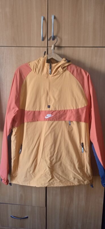 Другая мужская одежда: Ветровка Nike
Размер 2XL
Жёлто-оранжевый цвет
Идеально для весны