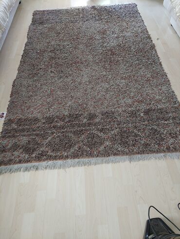 cupave prostirke za pod: Tepih od prave kože, u dobrom stanju, dimenzije 2,5 m×1,5m 10.000