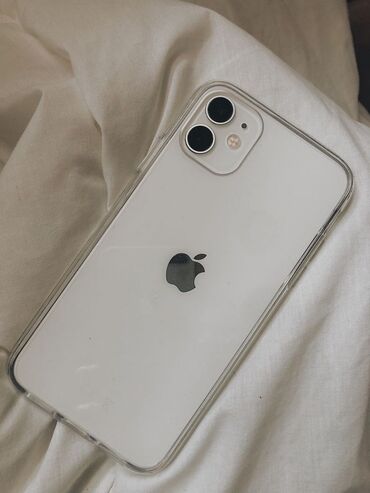 Apple iPhone: IPhone 11, Б/у, 64 ГБ, Белый, Зарядное устройство, Защитное стекло, Чехол, 70 %