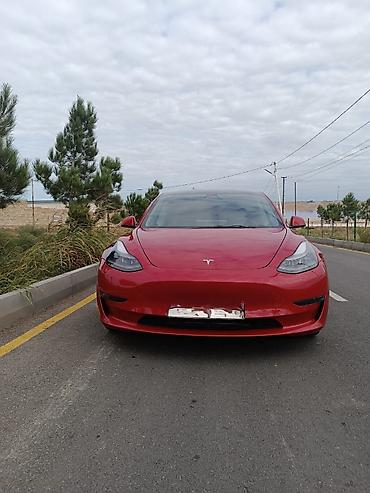 tesla y: Tesla Model 3: 0.1 l | 2022 il 145000 km Sedan — 2