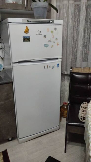 ремонт тефал: Холодильник Indesit, Б/у, Двухкамерный, 60 * 170 *