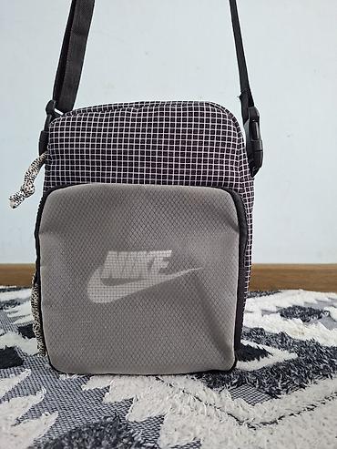 сумка чемоданы: Компактная сумка через плечо Nike - Формат: кросс-боди/слінг для — 5