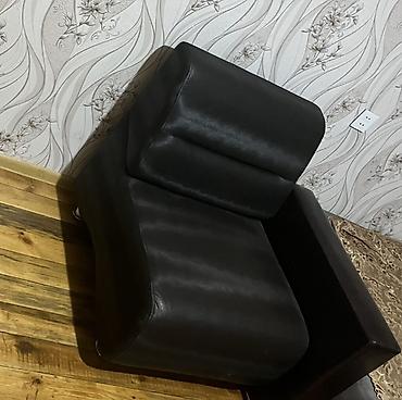 ev telefon altlığı: Qara rəngli, geniş oturacaqlı tək yerlik kreslo. - Material — 1