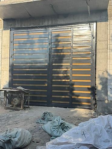 Распашные ворота: Металлические ворота с декоративными элементами предлагают прочное и — 8