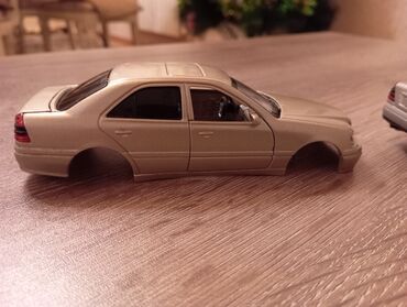 Avtomobil modelləri: Mersedes c 220 modeli kitay istehsalı 1/36 ölcüdədəir .Bu modeli Öz — 8