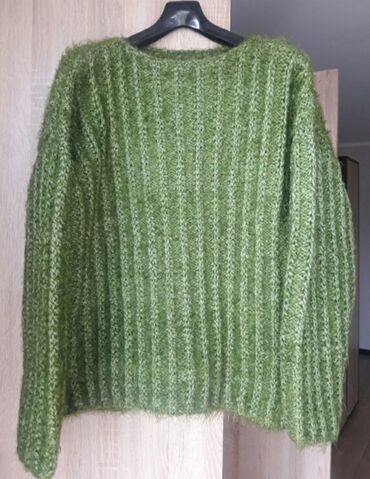handmade украшения in Кыргызстан | ИГРУШКИ: Продаю теплый и пушистый пуловер оверсайз приятного зеленого цвета с