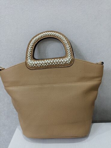 бежевая сумка: Сумка новая, бежевый цвет размер ширина 30см высота 23см, цена 500 сом