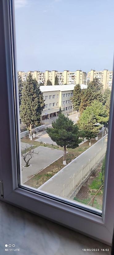 Mənzillər: Xalqlar m/s – 5/5 mərtəbə, 4 otaq, 100 kv.m mənzil. - Sənəd: kupça - — 2