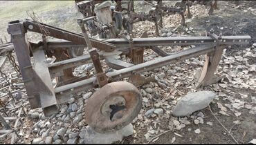 Другие тракторы: Трактор с навесным оборудованием Описание: - Колёсный трактор синего — 10