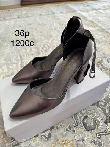 Туфли: Женские туфли, размер 37 (RU). Несколько моделей: 1) Пудровые лодочки — 5